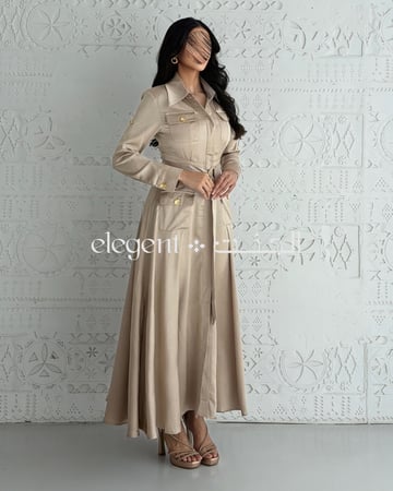 إبراز الأكمام الطويلة في فستان أنيق