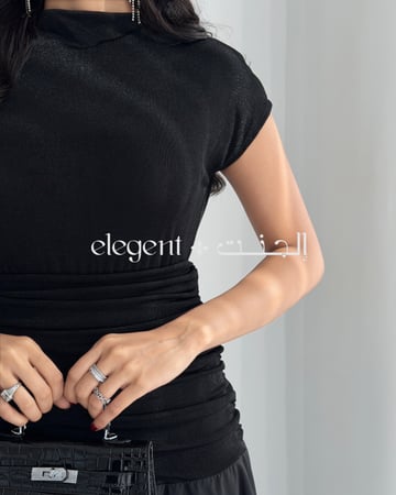 فستان أسود بتصميم ساتر ومحتشم للنساء