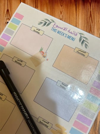 منظم قائمة الطعام الاسبوعي بثيم النوته