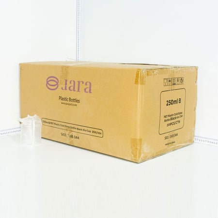 قارورة قهوة باردة 250 مل بلاستيك شفاف بغطاء الومنيوم اسود 200 حبة