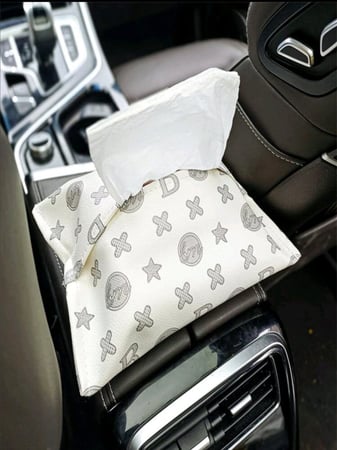 علبة مناديل سيارة