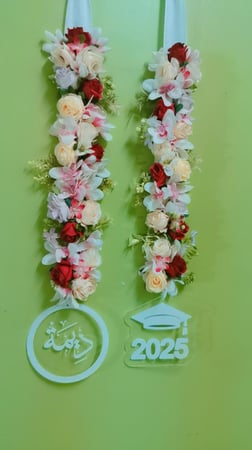 عقد تخرج ورد هدايا تخرج ازياء تخرج ملابس تخرج عبايات قبعات وشاحات فنون