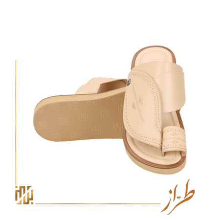 حذاء تطريز وزل على نسق جلد الماعز باللون البيج