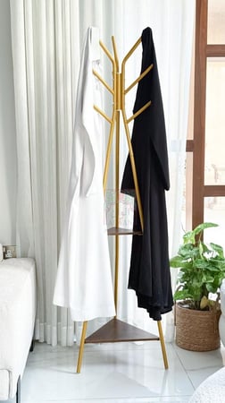 علاقة ملابس أرضية بارتفاع 180 سم - لون ذهبي و خشبي - 2أرفف تخزين