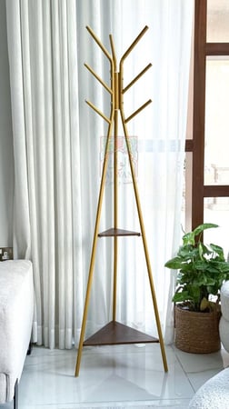 علاقة ملابس أرضية بارتفاع 180 سم - لون ذهبي و خشبي - 2أرفف تخزين