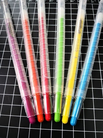 الوان شمعية لف 12 لون مع غطاء حمايه EDDICO