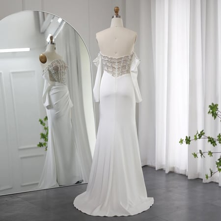 فستان سهره ابيض انيق بغتحه عاليه وصدر مشغول بالكامل