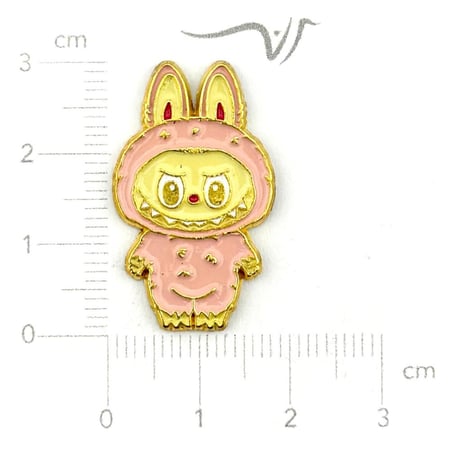 استيكر حديد لابوبو بنكي وذهبي