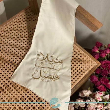 وشاح مع التطريز