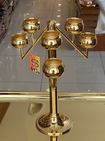شمعدان ذهبي