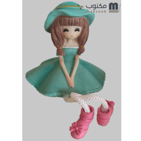 عروسة بقبعة لون أخضر