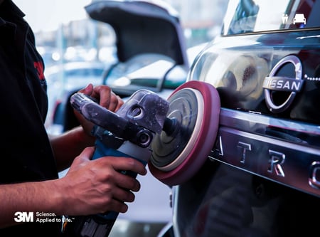 التلميع الخارجي للسيارة