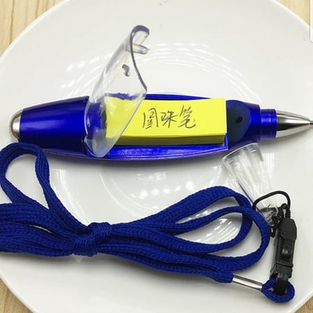 قلم حبر مع مفكرة و مصباح و علاق 4 في 1