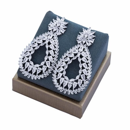 حلق زركون فضي من ماركة فايلت