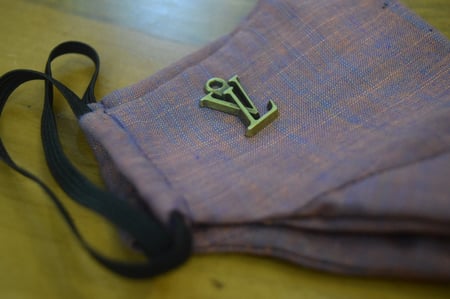 اضافة اكسسوار معدني للكمامة