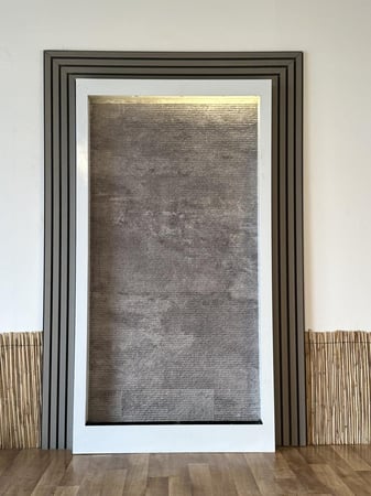 شلال جداري عملاق مع ديكور تكسيات