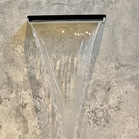 شلال جداري مصب واحد