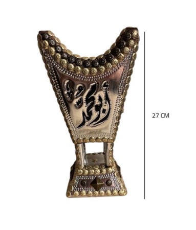 صندوق مع مبخرة وكتابة