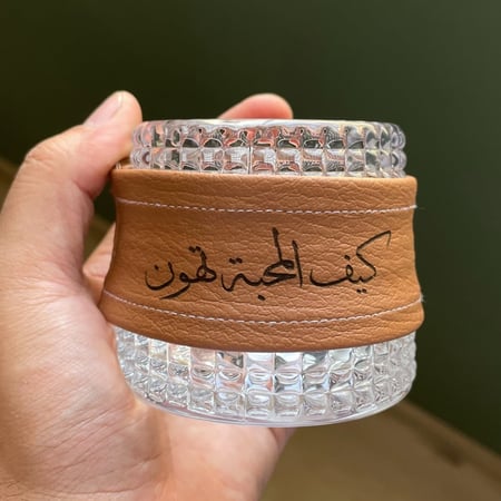 كوب مع الجلد