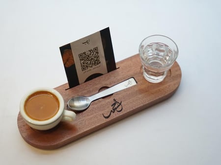 طبق الأنس مع ملعقة أكمي