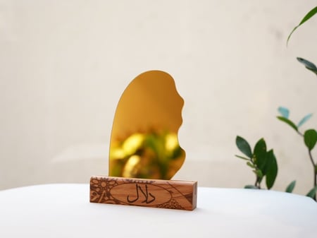 مرايا بالأسم