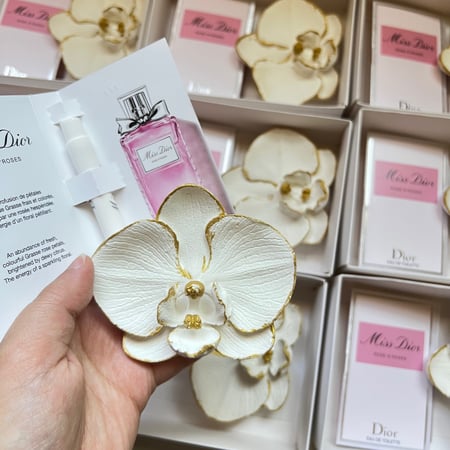 12 بوكسات حجر عطري وعطر ديور 1.5 مل (لا يوجد شرايط حاليا )