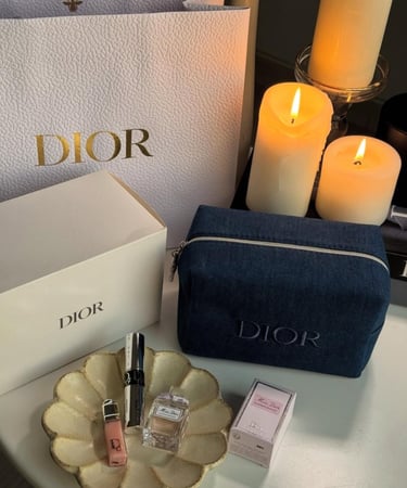 مجموعه ديور الانيقه شنطه مع 3 منتجات مع الكيس