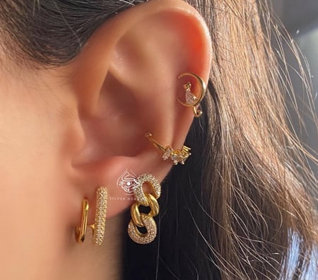 حلق قطه صغير