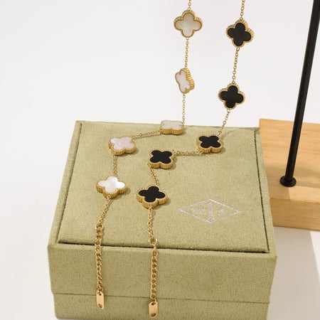 اسورة فان كليف مطلي ذهب