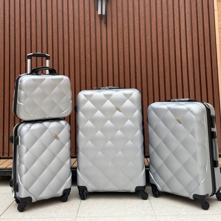 شنط سفر اربع قطع بشكل جديد سلفر | عرض خاص!