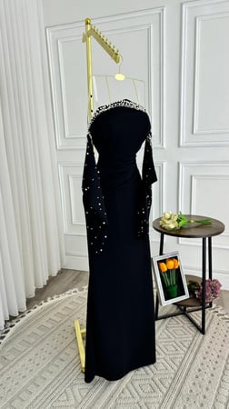 فستان لولو الأسود بتصميم كب – Black Pearl Off-Shoulder Dress