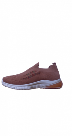 حذاء رياضي وردي فاتح