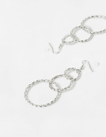 اقراط مزينه بفتحات