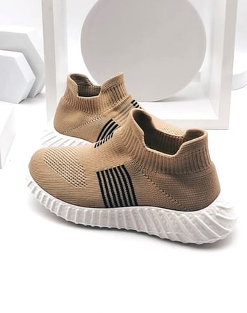 حذاء سنيكرز بنقشة