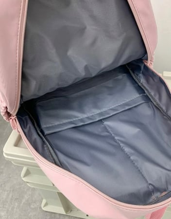 حقيبة ظهر وردي