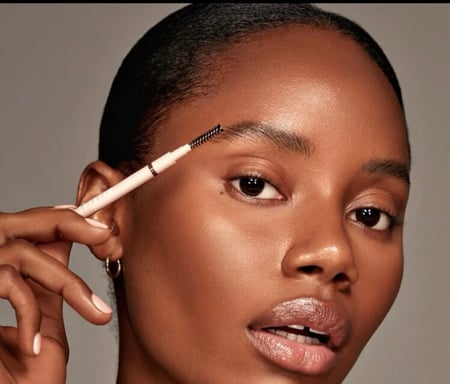 قلم حواجب بني غامق