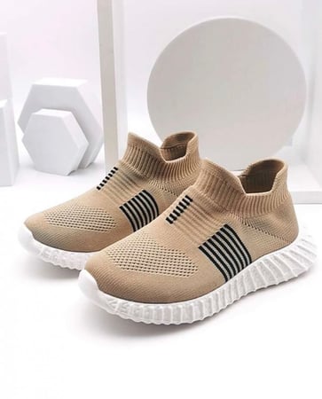 حذاء سنيكرز بنقشة