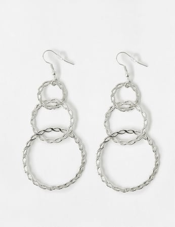 اقراط مزينه بفتحات