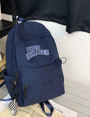 حقيبة مدرسية كبيرة