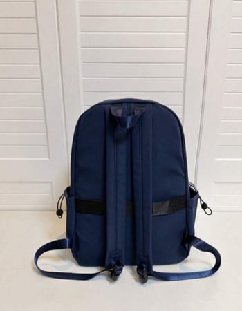 حقيبة مدرسية كبيرة