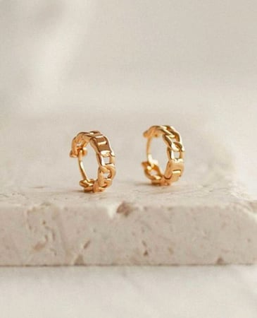 حلق بتصميم سلسلة