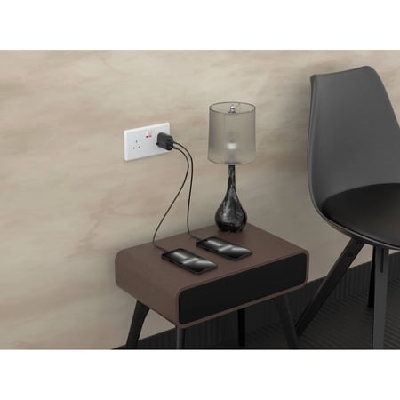 "شاحن Pawa Solid ثنائي PD & QC مع كابل Type-C إلى Lightning - اسود