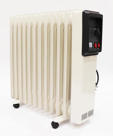 دفاية زيت Excel صناعه المانيه 11 ريشه 220 فولت 1800-2500 وات 50-60 Hz ضمان سنتين ترمستات للتحكم بدرجة الحرارة عدد 4 عجلات لسهولة الحركة  مفتاحين للتحكم بتشغيل الدفاية بشكل نصفي او كامل  ترمستات داخلي لضبط درجة حرارة الغرفة