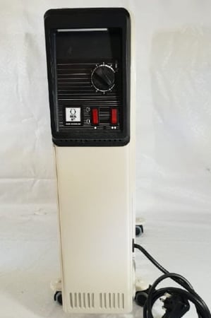 دفاية زيت 9 ريش Excel صناعه المانيه 220 فولت 1800-2500 وات 50-60 Hz ضمان سنتين