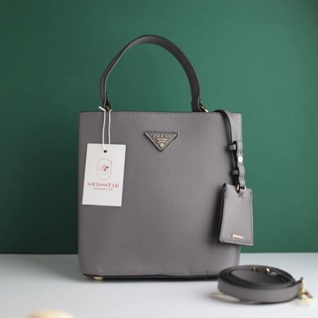 شنطه برادا بانيير كبير B107