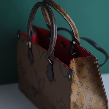 شنطة لويس فيتون أون ذا جو وسط LF121
