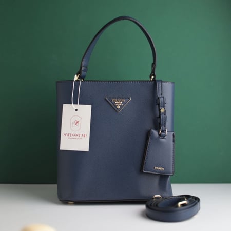 شنطه برادا بانيير كبير B107