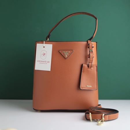 شنطه برادا بانيير كبير B107