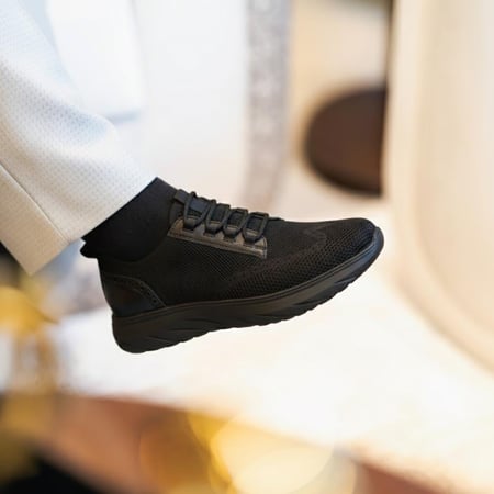 حذاء  (DAILY) كاجول عصري بتصميم فاخر باللون الأسود