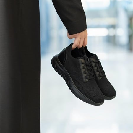 حذاء  (DAILY) كاجول عصري بتصميم فاخر باللون الأسود